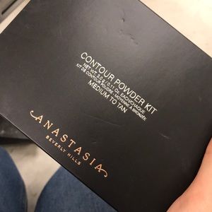 Anastasia Beverly Hills contour kit